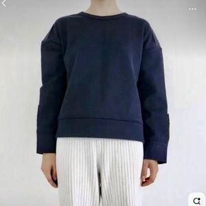 COS  boxy cropped sweatshirt with shirt cuffs - Navy